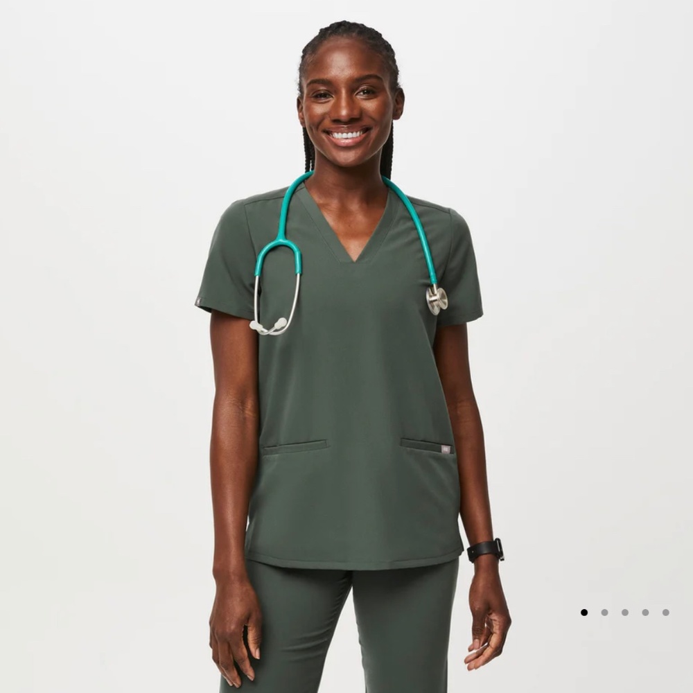 Figs Olive Green 3-Pocket Scrub Top